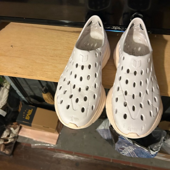 Kane Revive active recovery shoes
White/Cream
Size 12 mens - Picture 3 of 7